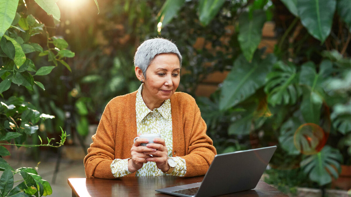 Older woman researching for the best Hawaii chiropractors on the computer.